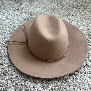 GAP felt hat in size S/M